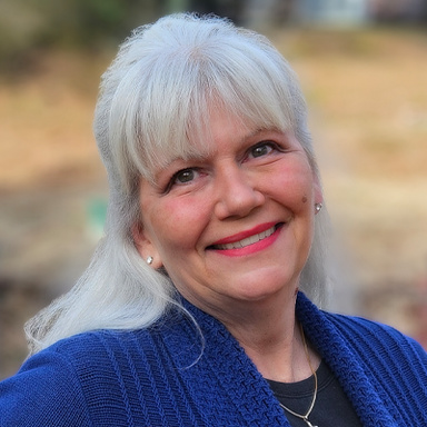 Image of Author Suzy Woollam - The Scenter of Town