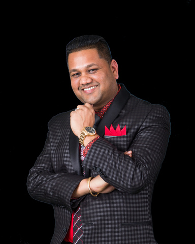 Image of Author Robin Dinnanauth