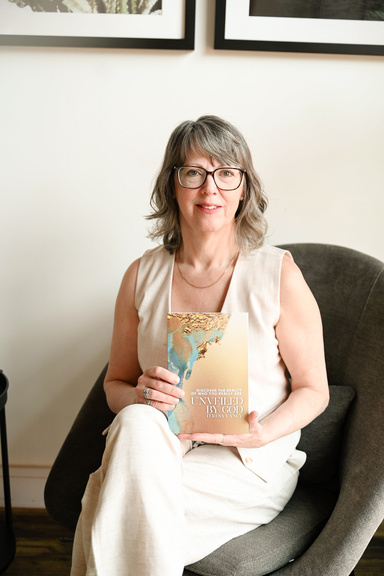 Image of Author Maggie Mae Holmes
