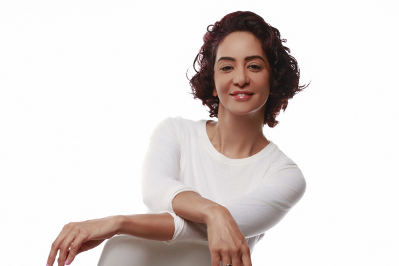 Image of Author Ava Naeini