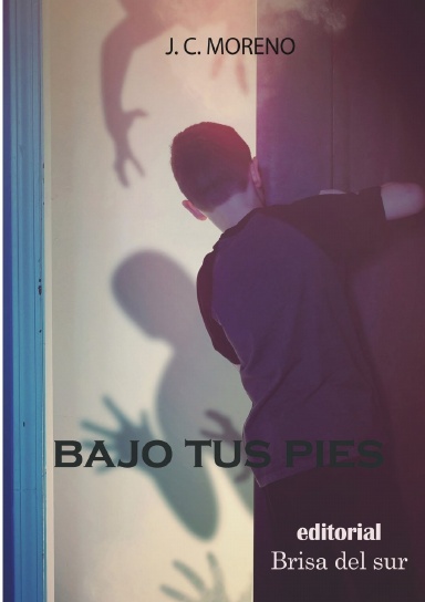 BAJO TUS PIES