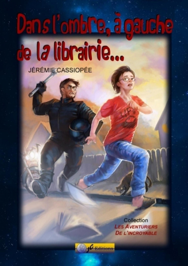 DANS L'OMBRE, À GAUCHE DE LA LIBRAIRIE...