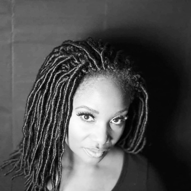 Image of Author Jessica Howard, The Author