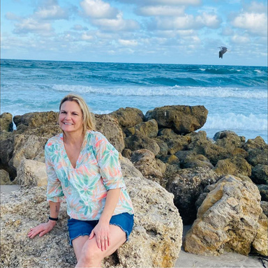 Image of Author Debbie Serrano