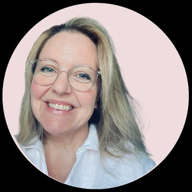 Image of Author Nicole Lyons, PlanneramaMama.com