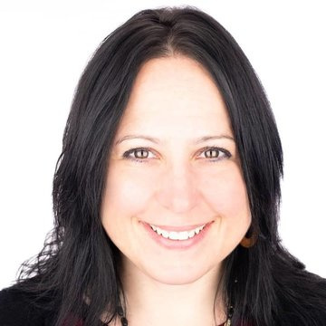 Image of Author Learn More About Izzy