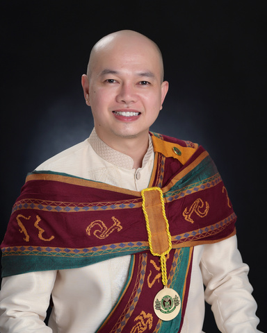 Image of Author Eric Fernandez