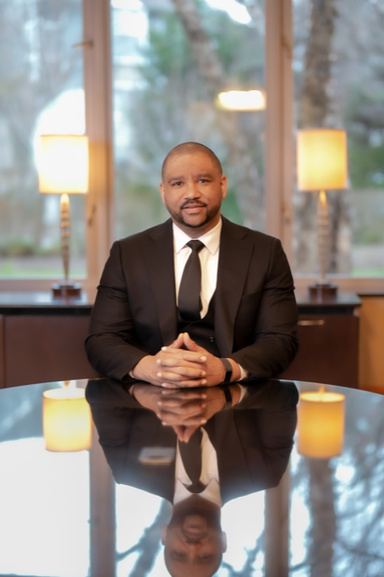 Image of Author Elvin Dominici