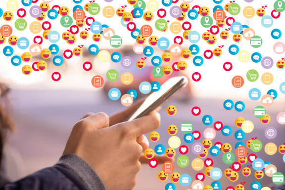 Maximizing Your E-commerce Sales with Social Media Advertising