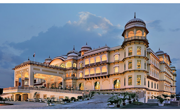 Top 10 Famous Restaurants and Hotels on the Route from Mohali to Delhi Cab