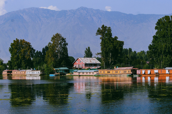 How Does Jammu and Kashmir's Majestic Flow Mesmerize Travelers? -MapMyDestination